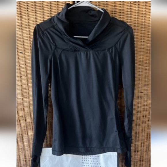 Lululemon Black Rash Guard - Picture 2 of 10